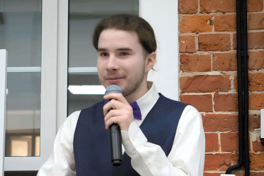 «Появилось просто куча друзей, из Индии, Марокко, Индонезии. Зарегистрировал ИП, попробовали продавать лапшу с другом-индонезийцем. С марокканцем создали свой клуб в ВШБ НИУ ВШЭ» — интервью студента магистратуры Дениса Конвисарева